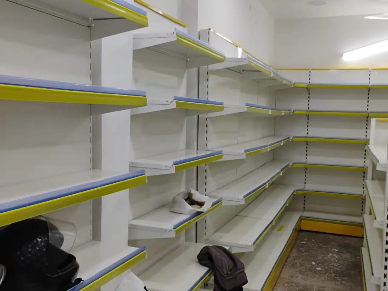 574128933_grocery racks installation kanpur3.webp
